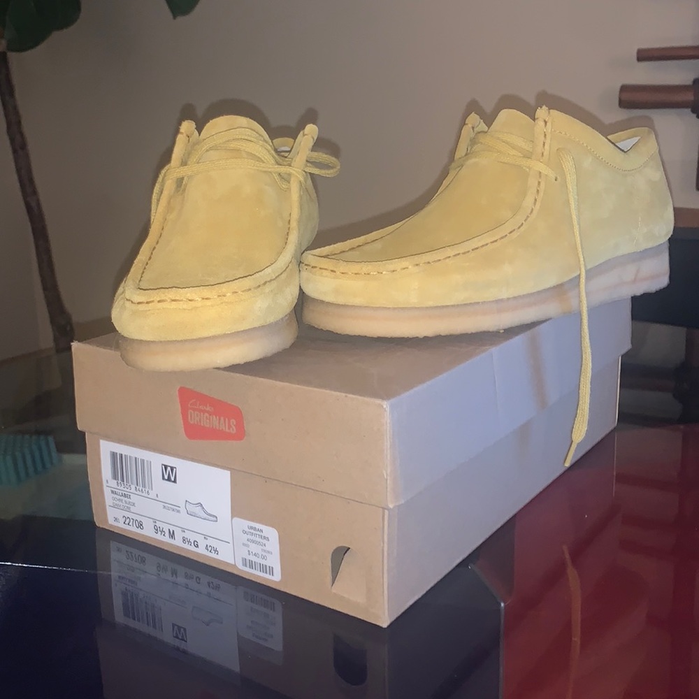 CLARKS ORIGINALS WALLABEE
OCHRE SUEDE